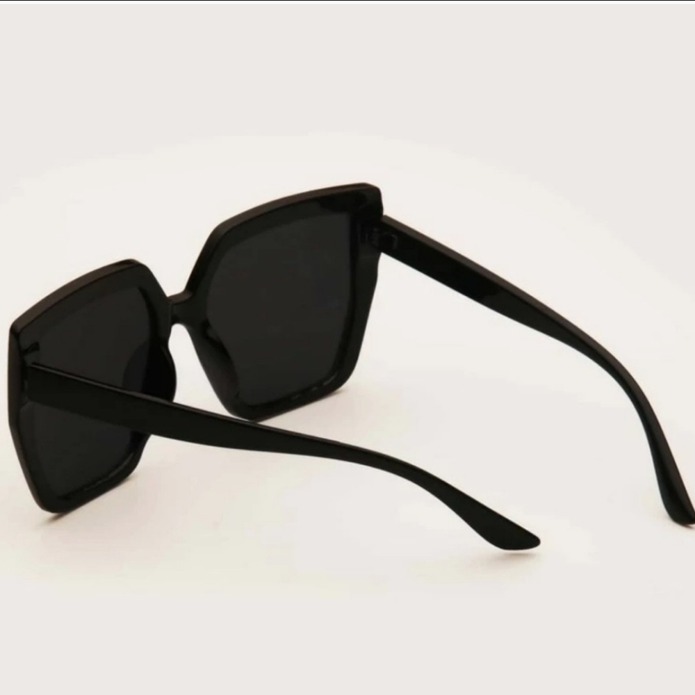 ✨️Last1❗️Black Thick Frame Sunglasses ✨️ - Picture 6 of 11